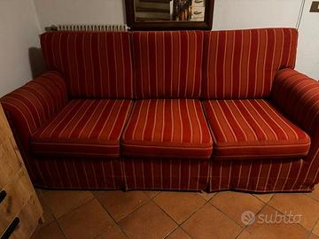 Divano a tre sedute usato ma in buono stato