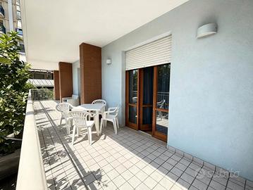 Terrazzo - posto auto - mare 150 metri