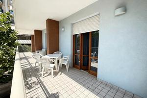 Terrazzo - posto auto - mare 150 metri