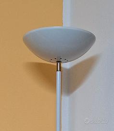 Piantana per illuminazione interni e/o esterni