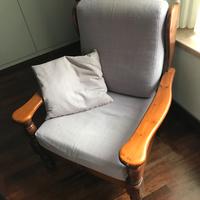 Poltrona imbottita in legno