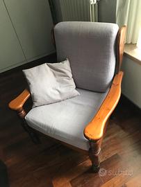 Poltrona imbottita in legno