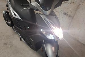 Kymco agility 16+ 125  + bauletto + casco 