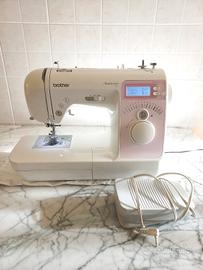 Macchina da cucire marca Brother, modello INNOV-IS