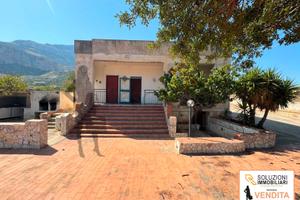Villa con giardino