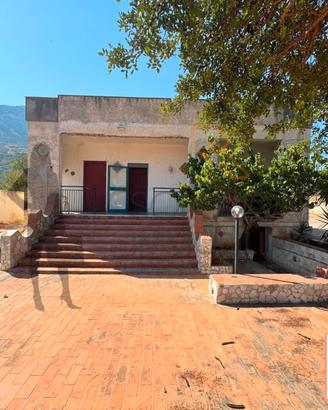 Villa con giardino