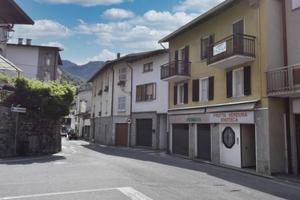 Casa indipendente di 450 m² con più di 5 locali a 