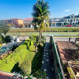 Mira schiera fronte canale