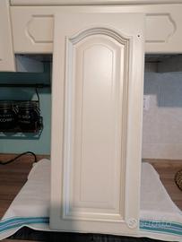 Ante da cucina in legno verniciato