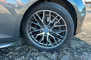 Cerchi in lega da 18 con gomme