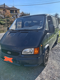 Autoveicolo Ford torneo