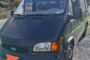 Autoveicolo Ford torneo