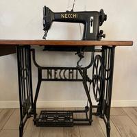 Antica Macchina da cucire Necchi a ribalta