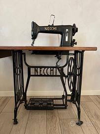 Antica Macchina da cucire Necchi a ribalta