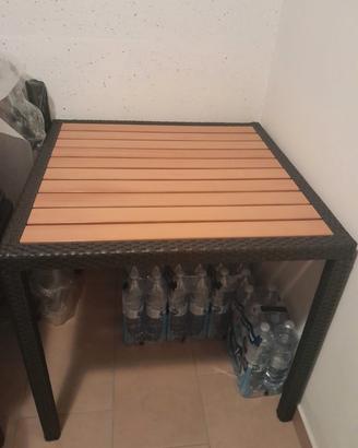 tavolo da esterno con 4 sedie