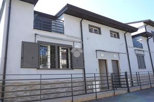 CASA SEMINDIPENDENTE A MONTECORVINO ROVELLA