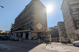 4 LOCALI A NAPOLI