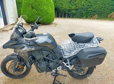 Benelli trk 502 x con accessori