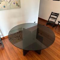Tavolo rotondo nero di design