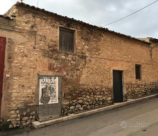 Magazzino su strada, via Crispi n. 81