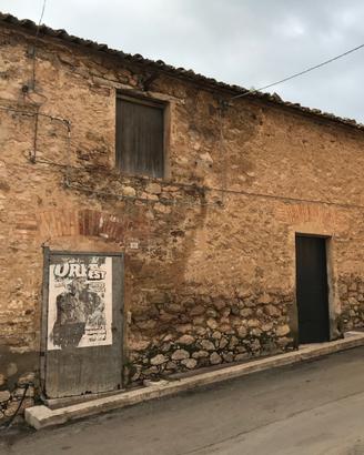 Magazzino su strada, via Crispi n. 81