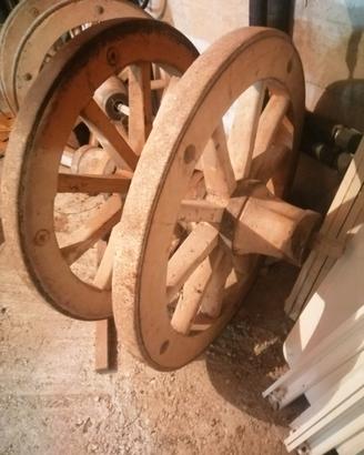 Ruote di carro antiche + assali in ferro