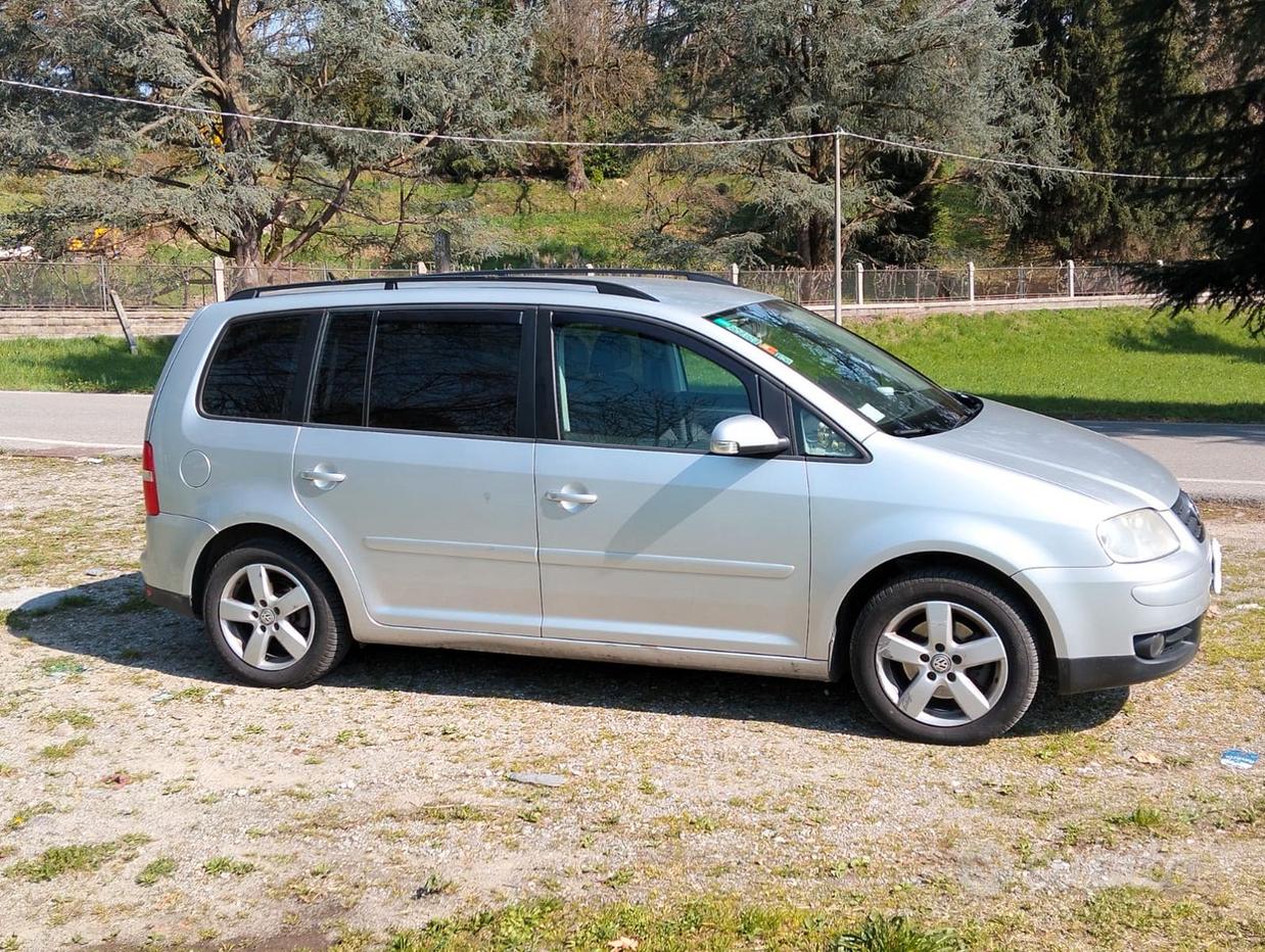 VOLKSWAGEN Touran