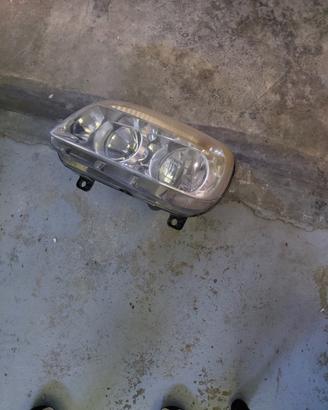 Faro fiat doblo'