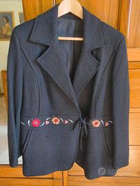 Giacca nera da donna in lana e viscosa con ricamo