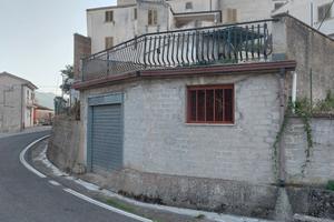 Garage di 35 mq compreso di appartamento rustico