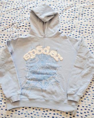 Felpa Spider azzurra con strass, modello crop top