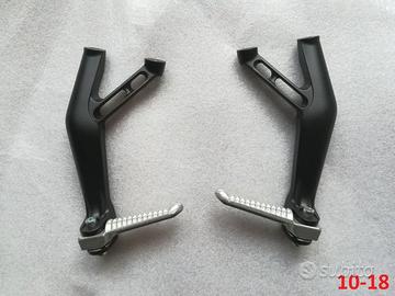 PEDANE PASSEGGERO NUOVI YAMAHA R6 DAL 2017 al 2023