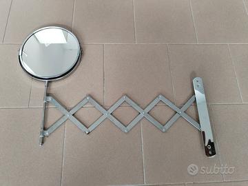 Specchietto da bagno a parete in acciaio. 