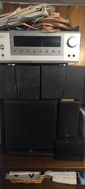 amplificatore con casse e cavi