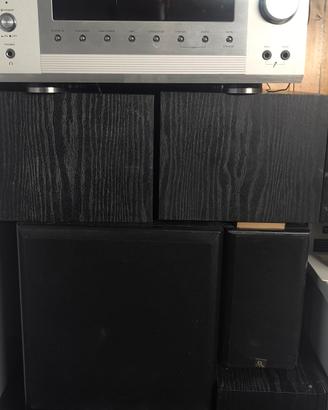 amplificatore con casse e cavi