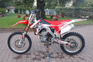 Honda CRF 450 red moto