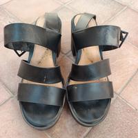 Sandalo aperto con tacco nero, Bershka