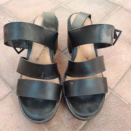 Sandalo aperto con tacco nero, Bershka