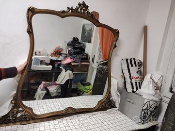 Specchio barocco con cornice dorata