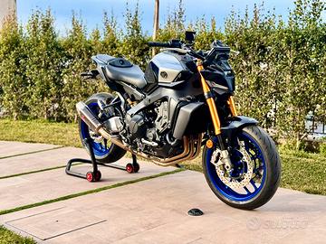 Yamaha MT09 SP akrapovic