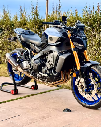 Yamaha MT09 SP akrapovic