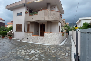 Appartamento per mesi estivi a Tortora last minute