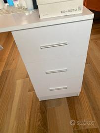 Arredo Tavolo manicure con cassetti