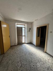 Casa indipendente con cortile