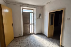 Casa indipendente con cortile