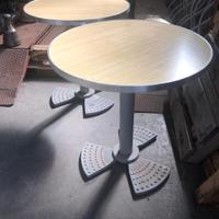 Coppia di TAVOLINI  rotondi da esterno / veranda.