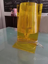 lampada di design gialla Kartell take