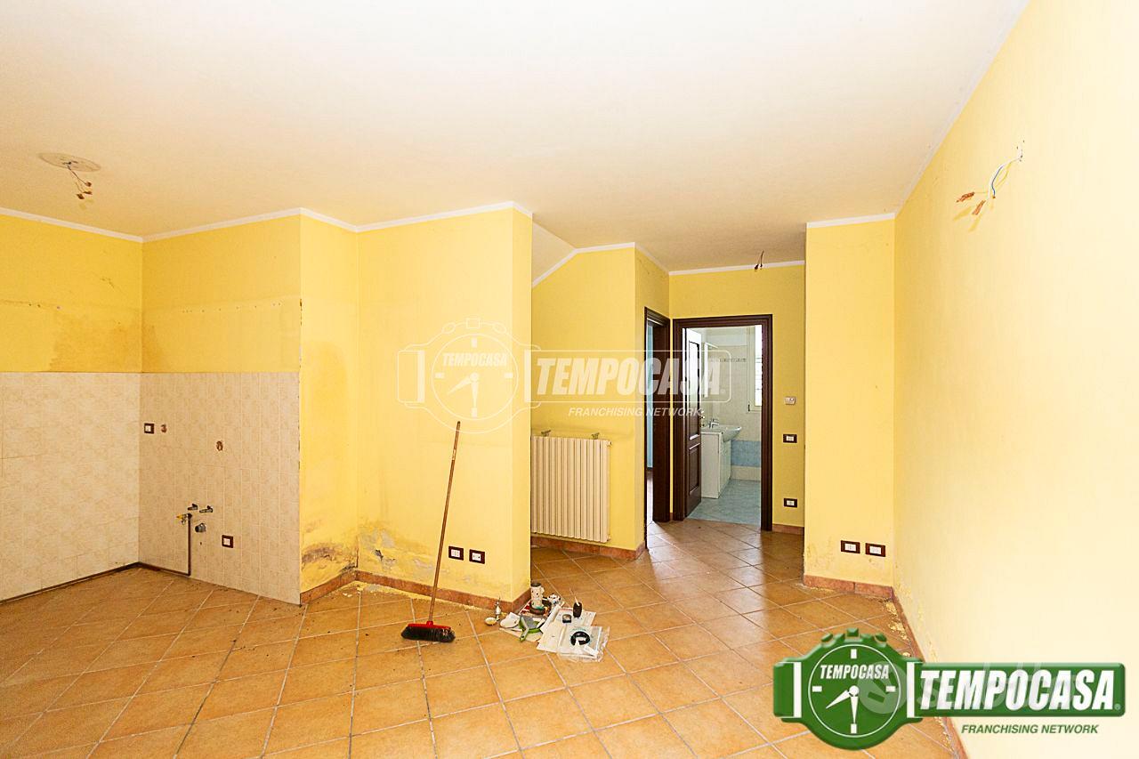 VILLA SINGOLA CON GIARDINO E BOX TRIPLO - Vista 5