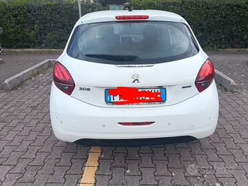 auto Peugeot 208 1200 CC gpl