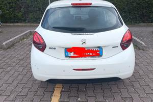 auto Peugeot 208 1200 CC gpl